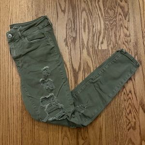 These American Eagle high rise jeggings are barely worn and in great condition.